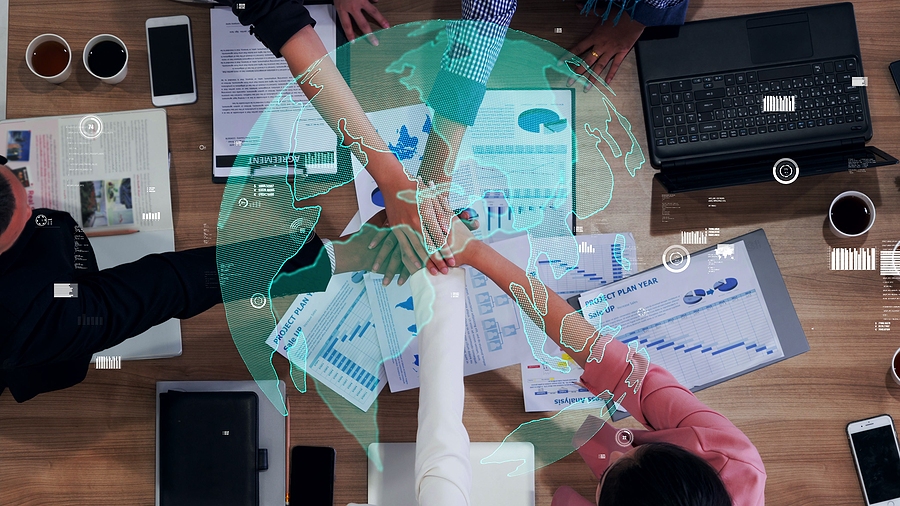 Conceptual vision of business people in the corporate staff meeting . Concept of digital technology for marketing data analysis and investment decision making .